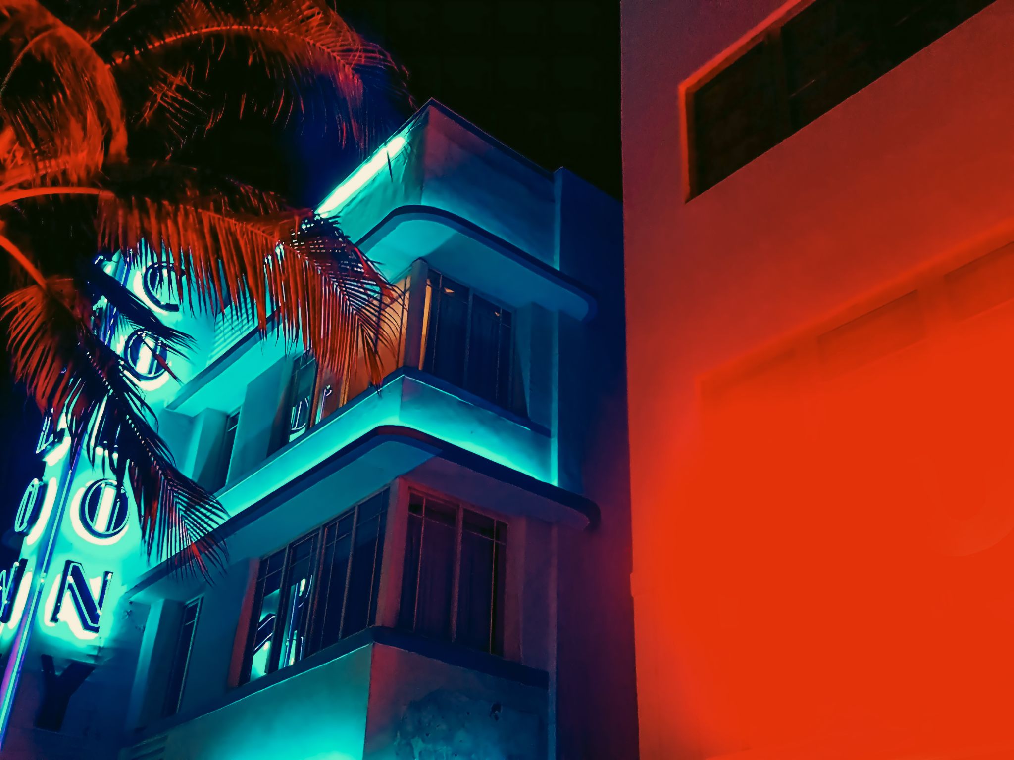 Enlarge Miami Ocean Drive at night 